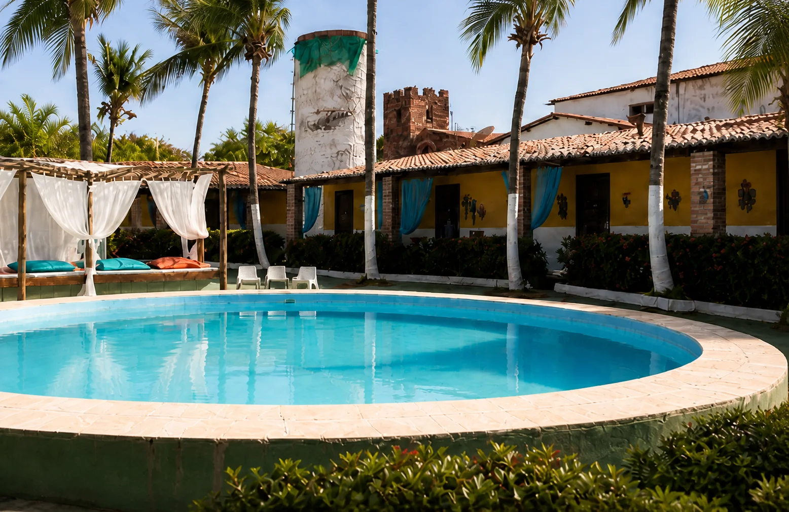 Piscina central da Pousada Hippopotamus